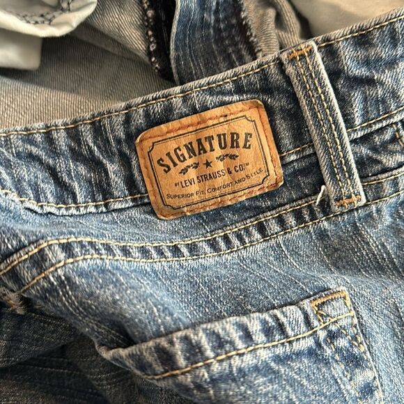 Levi Strauss & Co Signature Low Rise Bootcut Medium Wash Jeans 10 Medium - Picture 7 of 10